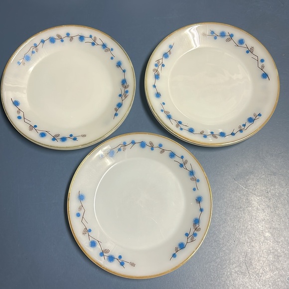Termorisa vintage milk glass dinner plates set of five 60-70’s era. - Picture 3 of 6